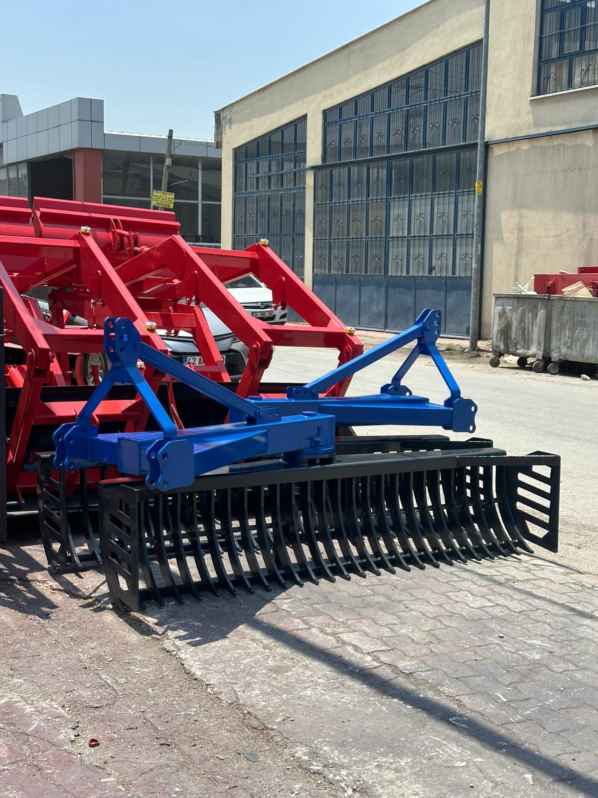 Döner Oklu Taş Toplama Tırmığı